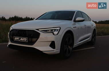 Внедорожник / Кроссовер Audi e-tron 2021 в 