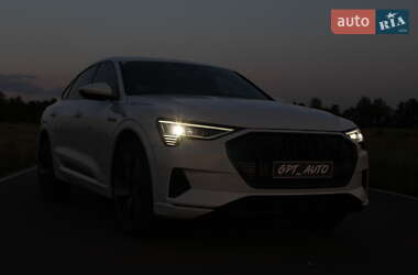 Внедорожник / Кроссовер Audi e-tron 2021 в 