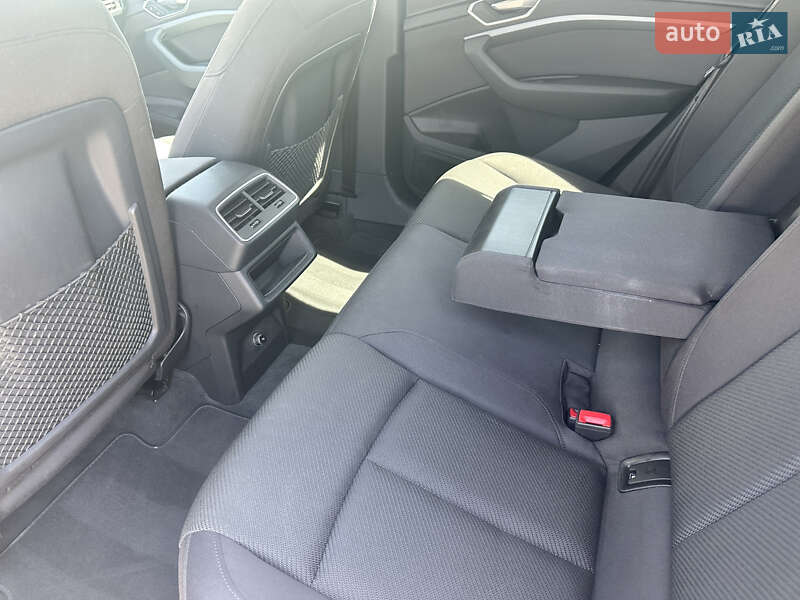 Внедорожник / Кроссовер Audi e-tron 2020 в Иршаве фото 14 Внедорожник / Кроссовер Audi e-tron 2020 в Иршаве