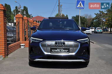 Внедорожник / Кроссовер Audi e-tron 2022 в 