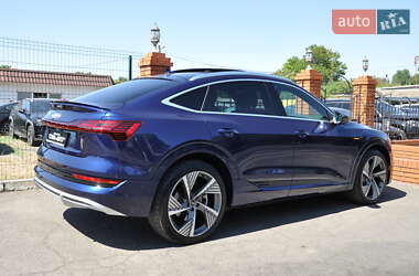 Внедорожник / Кроссовер Audi e-tron 2022 в 