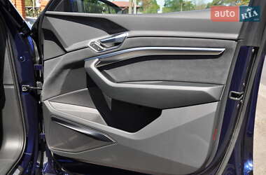 Внедорожник / Кроссовер Audi e-tron 2022 в 