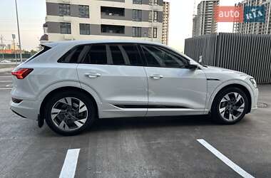Внедорожник / Кроссовер Audi e-tron 2020 в 