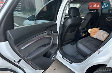 Внедорожник / Кроссовер Audi e-tron 2020 в 