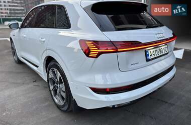 Внедорожник / Кроссовер Audi e-tron 2020 в 