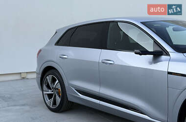 Внедорожник / Кроссовер Audi e-tron 2022 в 
