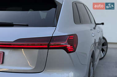 Внедорожник / Кроссовер Audi e-tron 2022 в 