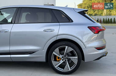 Внедорожник / Кроссовер Audi e-tron 2022 в 