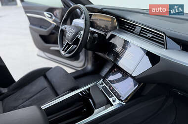 Внедорожник / Кроссовер Audi e-tron 2022 в 