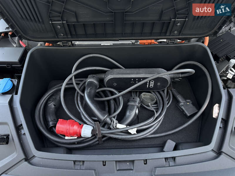 Внедорожник / Кроссовер Audi e-tron 2022 в Киеве