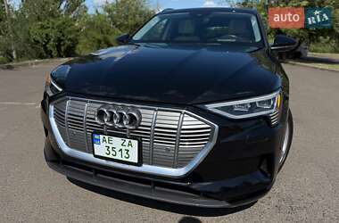 Внедорожник / Кроссовер Audi e-tron 2019 в 