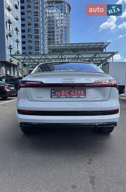 Внедорожник / Кроссовер Audi e-tron 2022 в 