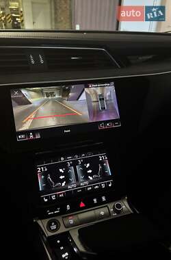 Внедорожник / Кроссовер Audi e-tron 2022 в 
