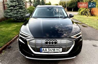 Внедорожник / Кроссовер Audi e-tron 2021 в 