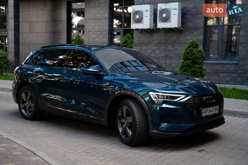Внедорожник / Кроссовер Audi e-tron 2019 в Киеве