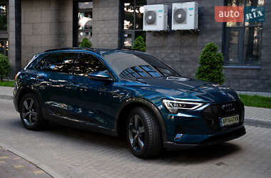 Внедорожник / Кроссовер Audi e-tron 2019 в 