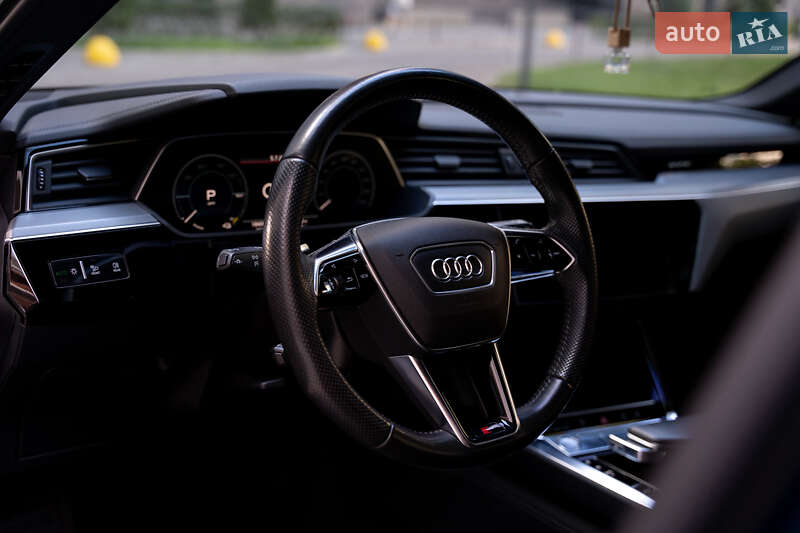Внедорожник / Кроссовер Audi e-tron 2019 в Киеве