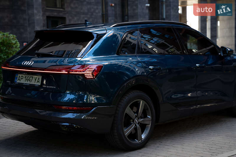 Внедорожник / Кроссовер Audi e-tron 2019 в Киеве