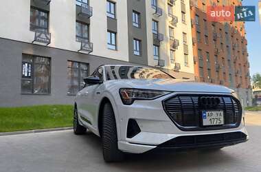 Внедорожник / Кроссовер Audi e-tron 2019 в 