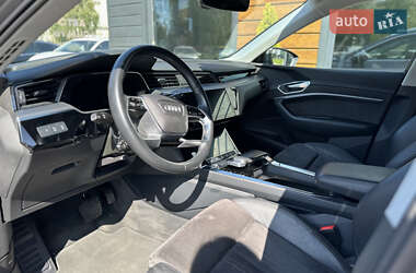 Внедорожник / Кроссовер Audi e-tron 2019 в 
