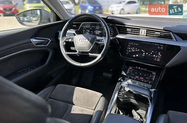 Внедорожник / Кроссовер Audi e-tron 2019 в 