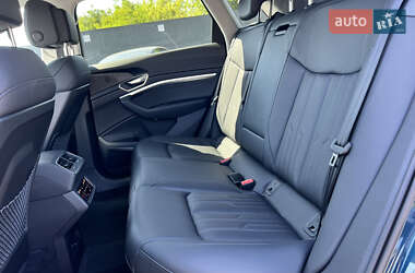 Внедорожник / Кроссовер Audi e-tron 2023 в 