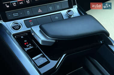 Внедорожник / Кроссовер Audi e-tron 2023 в 