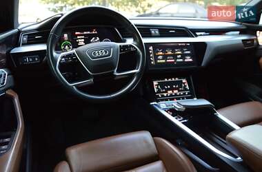 Внедорожник / Кроссовер Audi e-tron 2020 в 
