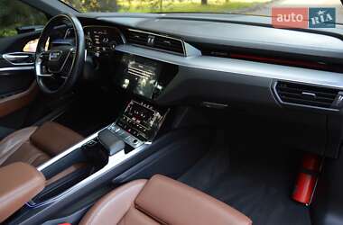 Внедорожник / Кроссовер Audi e-tron 2020 в 