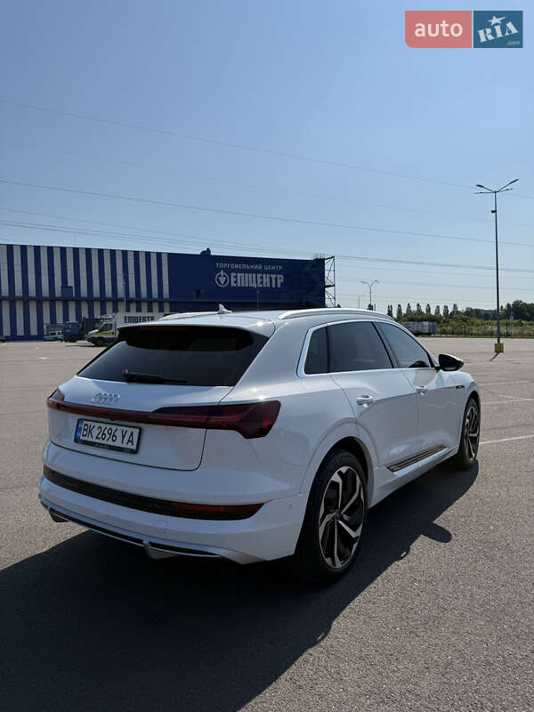 Внедорожник / Кроссовер Audi e-tron 2021 в Ровно