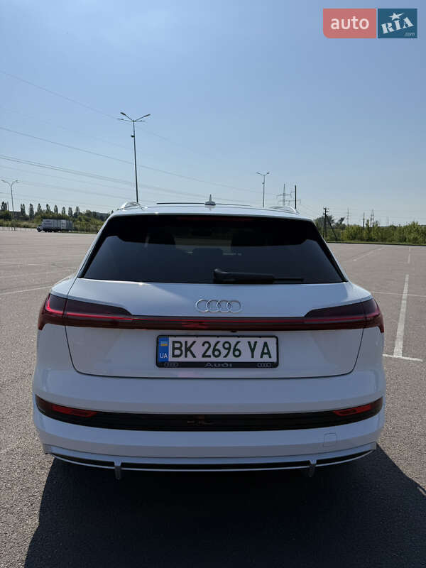 Внедорожник / Кроссовер Audi e-tron 2021 в Ровно