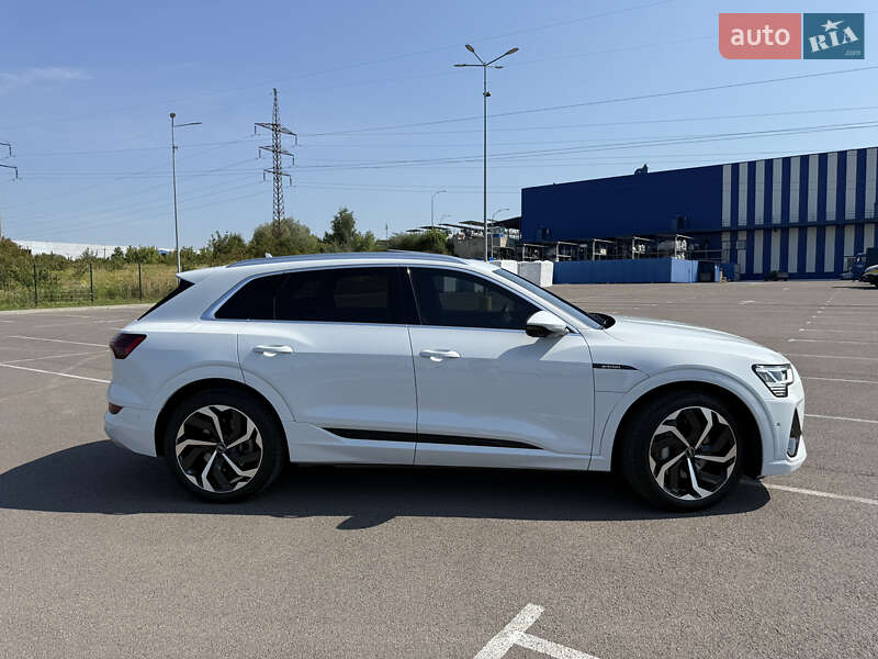 Внедорожник / Кроссовер Audi e-tron 2021 в Ровно