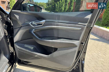 Внедорожник / Кроссовер Audi e-tron 2023 в 