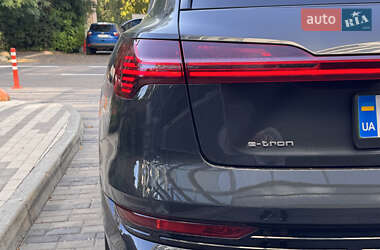 Внедорожник / Кроссовер Audi e-tron 2019 в 