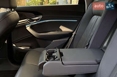 Внедорожник / Кроссовер Audi e-tron 2019 в 