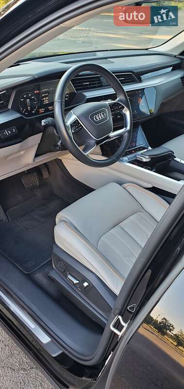 Внедорожник / Кроссовер Audi e-tron 2019 в Киеве