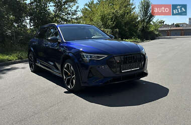 Внедорожник / Кроссовер Audi e-tron 2021 в 