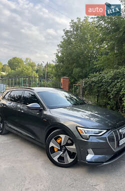 Внедорожник / Кроссовер Audi e-tron 2019 в 