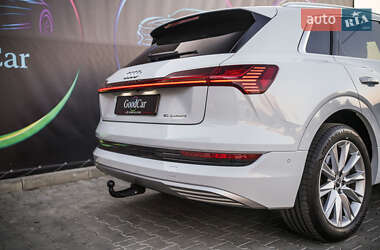 Внедорожник / Кроссовер Audi e-tron 2020 в 