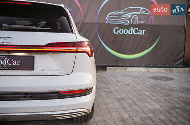 Внедорожник / Кроссовер Audi e-tron 2020 в 