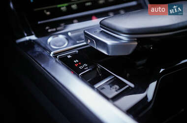 Внедорожник / Кроссовер Audi e-tron 2020 в 