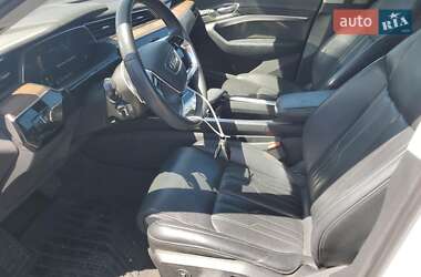 Внедорожник / Кроссовер Audi e-tron 2019 в 