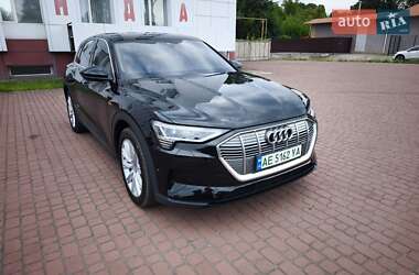Внедорожник / Кроссовер Audi e-tron 2019 в 