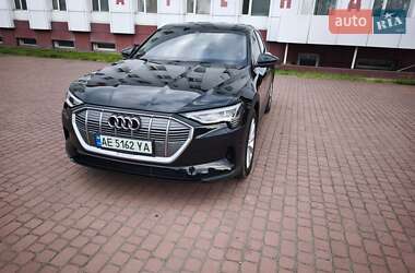 Внедорожник / Кроссовер Audi e-tron 2019 в 