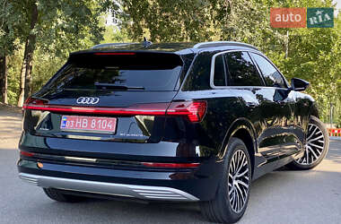 Внедорожник / Кроссовер Audi e-tron 2019 в 