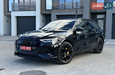 Внедорожник / Кроссовер Audi e-tron 2022 в 