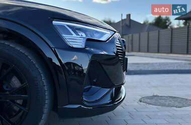 Внедорожник / Кроссовер Audi e-tron 2022 в 