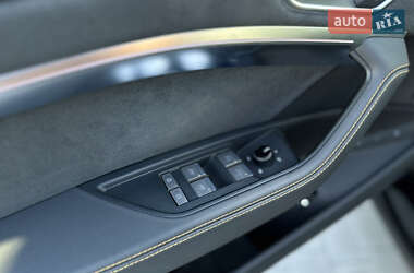 Внедорожник / Кроссовер Audi e-tron 2022 в 