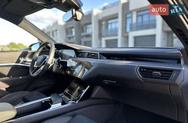 Внедорожник / Кроссовер Audi e-tron 2022 в 
