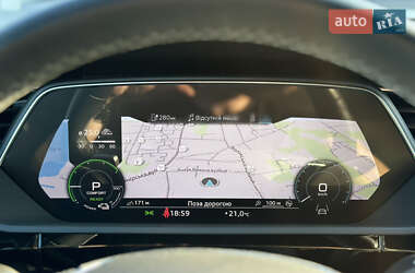 Внедорожник / Кроссовер Audi e-tron 2022 в 